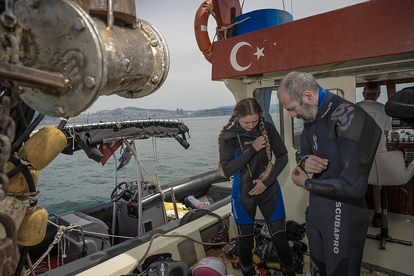 Deniz koruma ekipleri gelen ihbar üzerine zorlu hava şartlarında harekete geçti