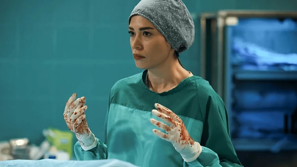 Final yapan Bahar dizisinde Rengin karakterini canlandıran Ecem Özkaya, final yapan dizi hakkında aylar sonra itiraflarda bulundu.