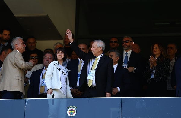 Fenerbahçe’de Sadettin Saran’ın kongre kararı alması sonrasında başkanlık seçimi heyecanı başlamıştı.
