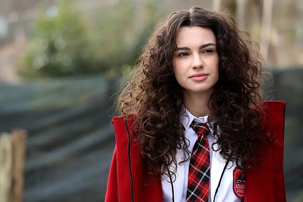 Su Burcu Yazgı Coşkun, one of the young actors whose name we've been hearing quite often in recent years, has been a familiar face on our screens since her early years.