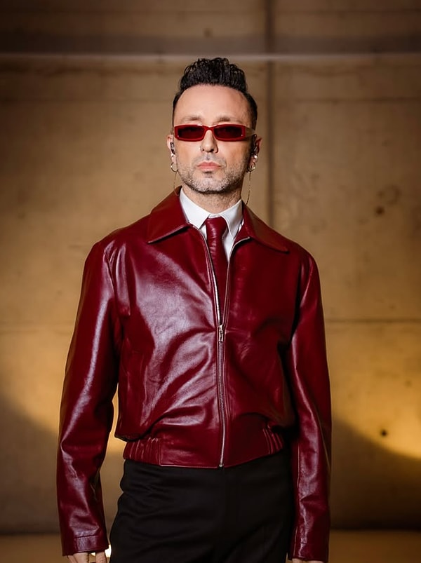 Mabel Matiz, often hailed as one of the most unique figures in Turkish pop music in recent years, has predominantly made headlines throughout his musical career with his songs and stage performances.