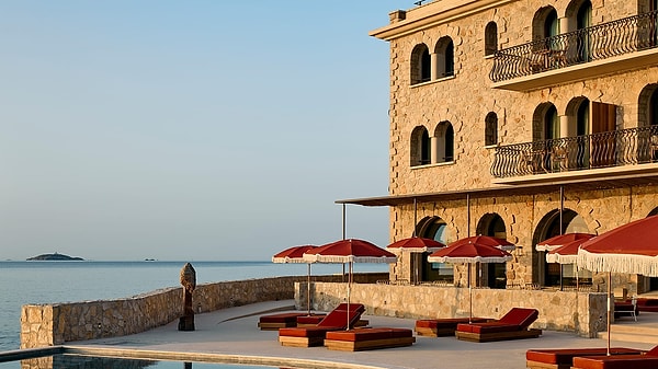 Fransa’nın güney kıyılarında, Bandol açıklarında yer alan Bendor Adası, kapsamlı bir dönüşümle yeni nesil bir wellness destinasyonu olarak yeniden konumlandırıldı.