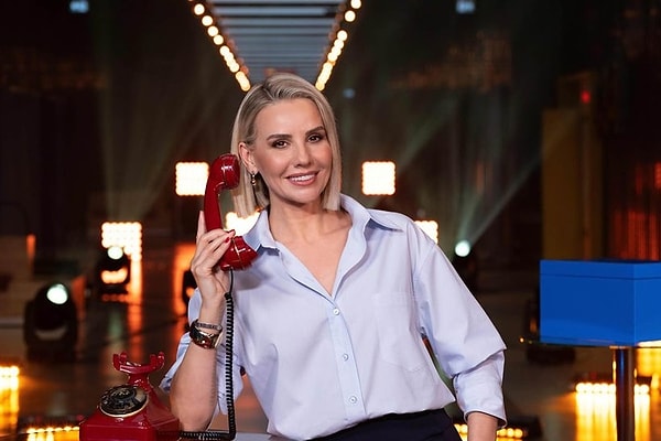 Bir döneme damga vuran Var Mısın Yok Musun, Esra Erol'un sunumuyla ATV ekranlarında yayınlanıyor.
