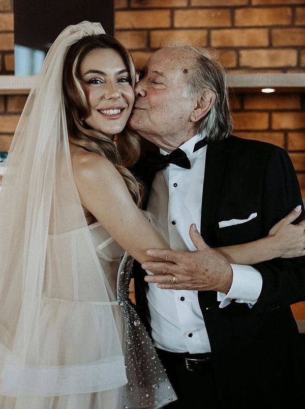 Oyuncu Ege Kökenli, dedesinin vefatının ardından yaptığı duygusal paylaşım sonrası aldığı bir yorumu ilk kez anlattı.