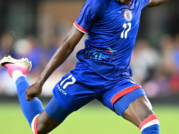 Haiti'nin formasındaki Polonya bayrağına yasak gelmişti.