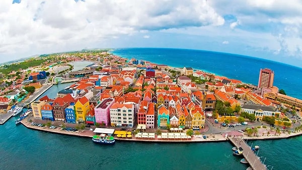 Curaçao tarihi insanlığın en karanlık dönemlerinden biri olarak dikkat çekiyor.
