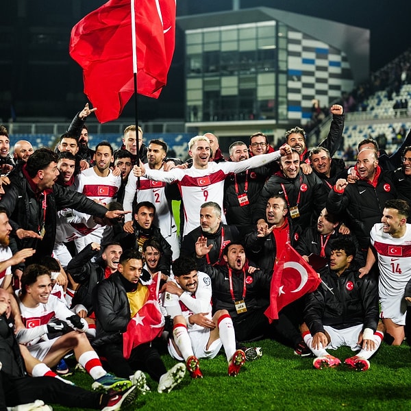 Türk futbolseverlerin yıllardır kurduğu Dünya Kupası hayali sonunda gerçeğe dönüşmüş, A Milli Takımımız tam 24 yıl aradan sonra yeniden dünyanın en büyük futbol sahnesine çıkmıştı.