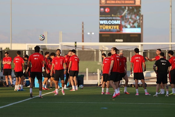 Antrenmanda Eren Elmalı ve Merih Demiral’ın yeni imajı dikkat çekti.