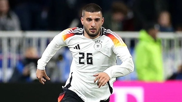 Adidas'tan "V" açıklaması geldi.