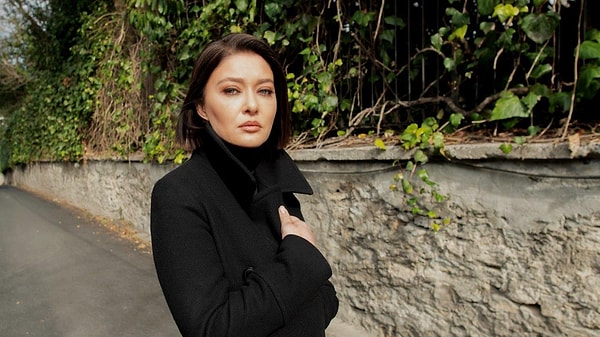 Dizinin başrolünde Nurgül Yeşilçay yer alıyor.