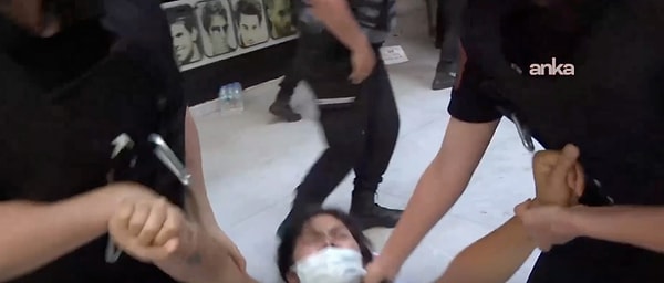 Ankara’da zor şartlarda çalışan öğretmenler ile mülakat nedeniyle ataması yapılmayan öğretmenlerin eylemi sürüyor.
