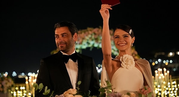 Sinem Ünsal ve Ozan Akbaba'yı Uzak Şehir dışında bir projede birlikte gören hayranları adeta coştu.