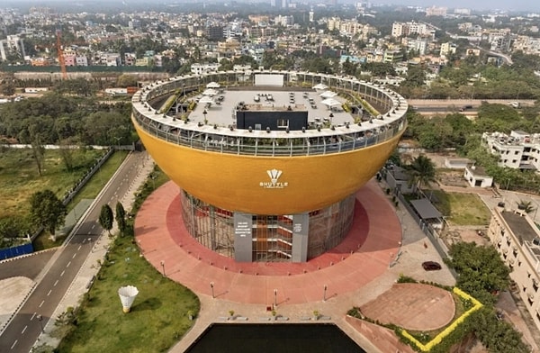 The project, developed in line with the local government's vision by the renowned Indian architecture firm Archohm, reflects the anatomy of a badminton shuttlecock in its building design to the letter.