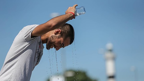 Avrupa'da sıcaklık alarmı: Sokağa çıkmak yasaklanabilir.