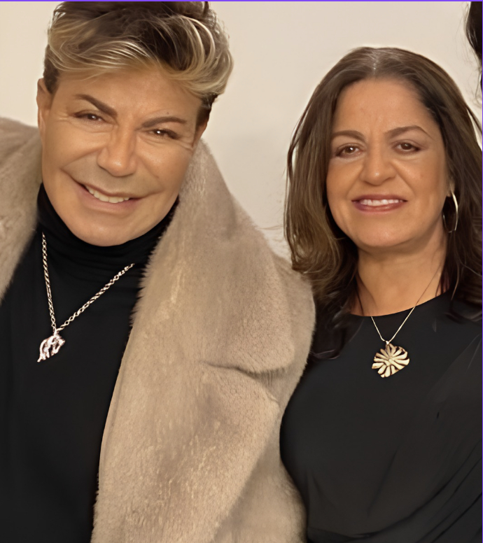 Fatih Ürek, one of the most vibrant figures in Turkish art music, pop, and entertainment world, has become an indispensable name in the celebrity scene since the 1990s, not only with his songs, but also with his stage costumes, unique style, and television shows.