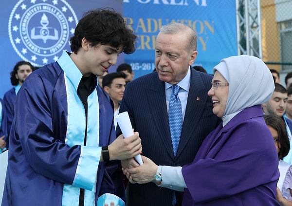 Cumhurbaşkanı Erdoğan’ın torunu mezun oldu.