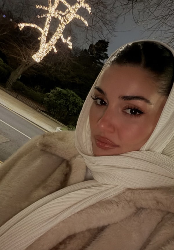 Hande Erçel, son yıllarda yalnızca Türkiye'nin değil, dünyanın da yakından takip ettiği oyuncular arasında yer alıyor.