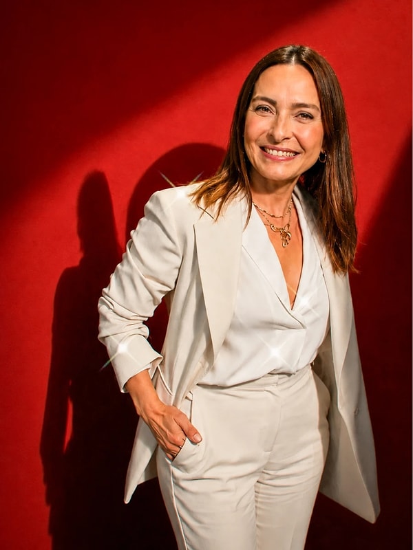 Eylül ayında izleyici karşısına çıkmaya hazırlanan Aşk ve Taht dizisinin kadrosuna Ayça Bingöl de dahil oldu.