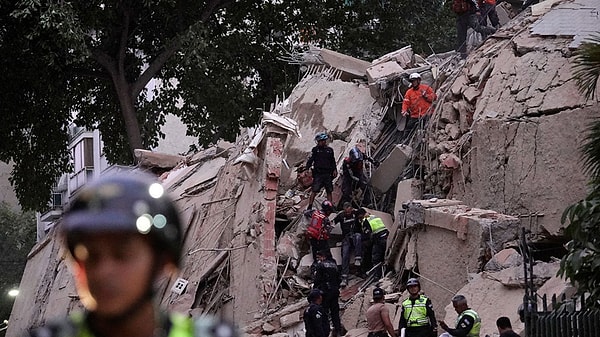 Venezuela'da 24 Haziran'da meydana gelen depremlerin ardından arama kurtarma çalışmaları sürerken, hayatını kaybedenlerin sayısının 1450'ye yükseldiği bildirildi.