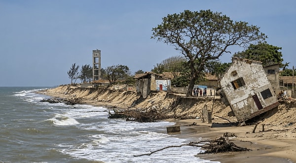 In Atafona, a district of São João da Barra which is a part of Rio de Janeiro, coastal erosion is no longer a prediction for the future, but a bitter reality of everyday life.