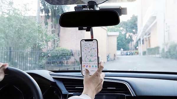 İçişleri, Çevre ve Ulaştırma bakanlıklarının ortak çalışmasıyla hazırlanan yeni trafik kuralları resmen yürürlüğe girdi.