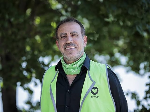 Kurucusu olduğu AHBAP derneği aracılığıyla imza attığı yardımlarla tanınan ünlü sanatçı Haluk Levent, aleyhine sonuçlanan bir dava ve hemen ardından aldığı ayrılık kararıyla gündeme geldi.