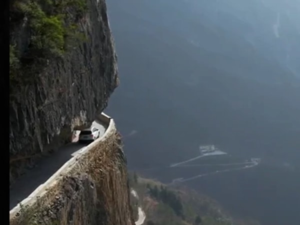 No Construction Machinery, Just a Hammer: How Was the World's Most Dangerous Pass Made?