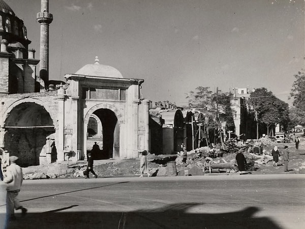 9. Laleli Çeşmesi ve Külliye Dükkanları