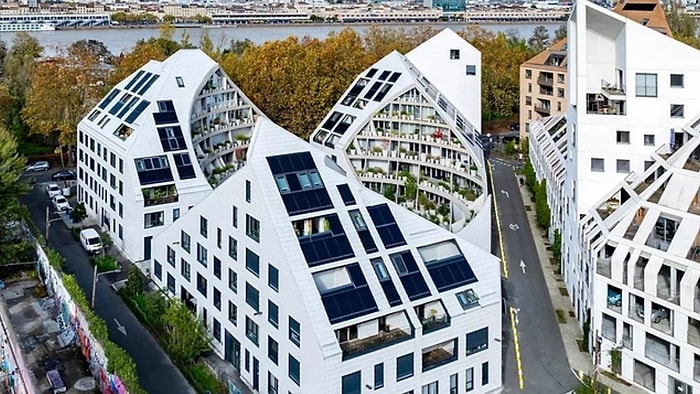 An Apartment Complex Designed as a Secret Green Valley in the Heart of the City