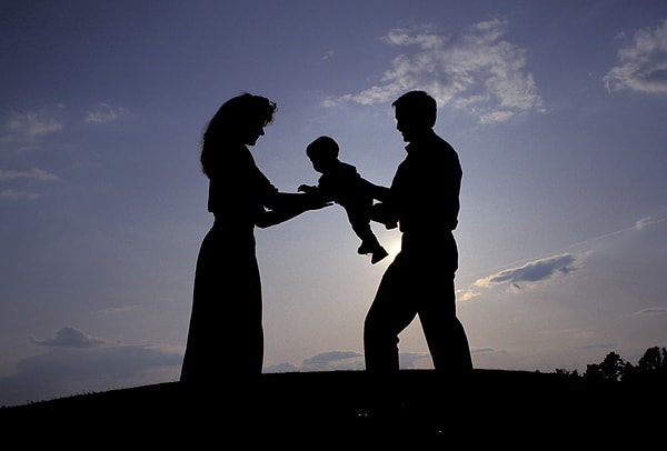 Anne, Baba ve Maddeyle Kurduğumuz Bağ