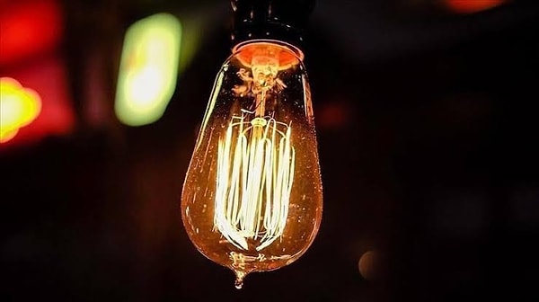 Avustralya hükümeti, yenilenebilir enerjinin en bol ve ucuz olduğu gün ortası saatlerinde şebekeyi rahatlatmak amacıyla devrim niteliğinde bir adım attı.