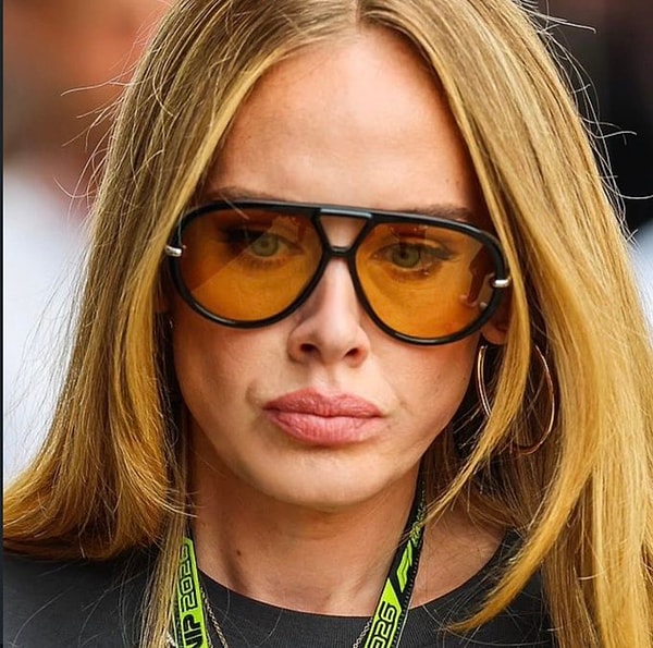 Uzun süredir kameralardan uzak bir yaşam süren Adele, geçtiğimiz günlerde Silverstone Formula 1 İngiltere Grand Prix'sinde görüntülendi.