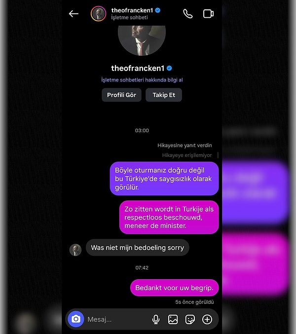 Ancak bu poz ve rahat tavır saygısızca bulundu ve bir Türk kullanıcı bakanı uyardı.