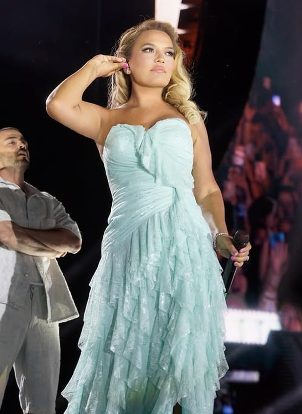 Demet Akalın, undoubtedly one of the most vibrant, candid, and talked-about figures in Turkish pop music, is also an indispensable figure in the world of entertainment news.