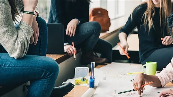 Young people are placing importance on investing. They are embracing the "do-it-yourself" model.