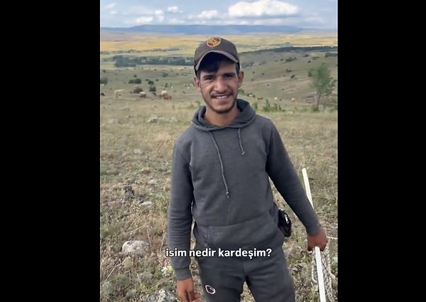Merasında yaklaşık 160 büyükbaş hayvanı güden genç çoban, hayvan başına sezonluk 5.000 TL aldığını belirtti.