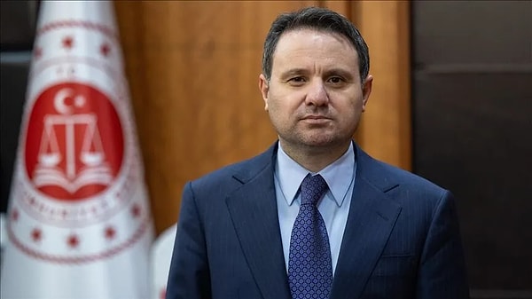 Kabine toplantısı sonrası gazetecilerin sorularını cevaplayan Adalet Bakanı Akın Gürlek, son günlerde yürütülen soruşturmalar hakkında bilgi verdi.