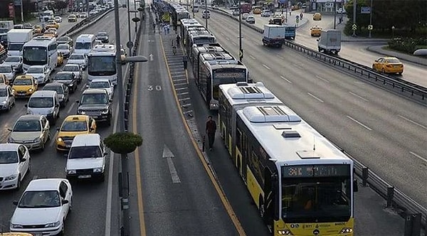 İstanbul Valiliği'nin kararıyla metrobüs seferleri yarın Fatih Sultan Mehmet Köprüsü'nden yapılacak.