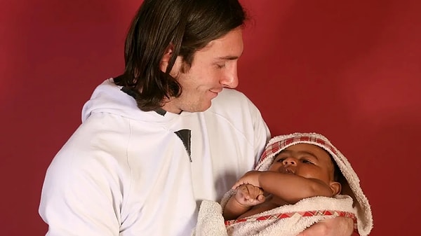 Messi, bebek Lamine ile nasıl iletişim kuracağını bilmiyordu.