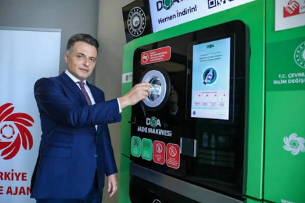 Makinelerin uzun süre işgal edildiği görüntüler sosyal medyaya yansımıştı.