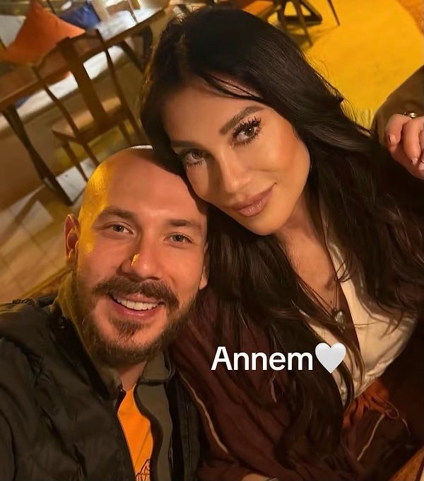 Cem Özkök shared a photo with his mother, Arzu Güzen, for his followers to appreciate.