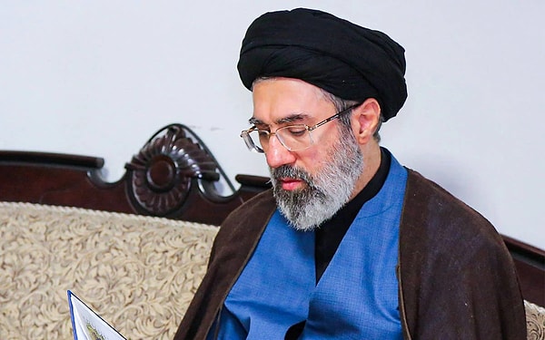 Mücteba Hamaney, sosyal medyadan açıklama yaptı.