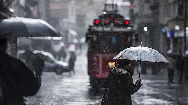 Kuzey Afrika kaynaklı çöl sıcaklarının etkili olduğu Türkiye’de, Ege ve Akdeniz’de sıcaklıklar bu hafta içi 45 dereceye kadar yükselecek.