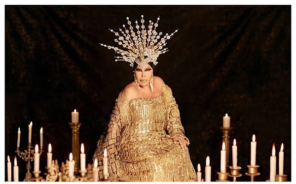 Türk sanat müziğinin en tanınan isimlerinden Diva Bülent Ersoy'un hayatı film oluyor.