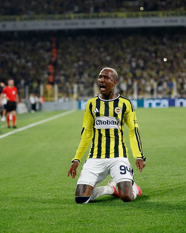 Fenerbahçe, ilk yarıyı 1-0 önde kapattı.