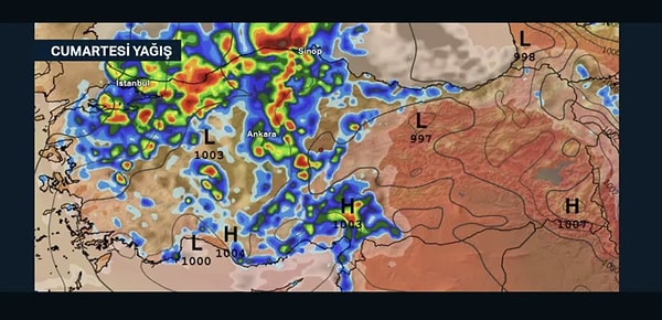 Balkanlardan yola çıkan kırmızı kütle Türkiye'ye yaklaşıyor. Yağış için saat verildi.