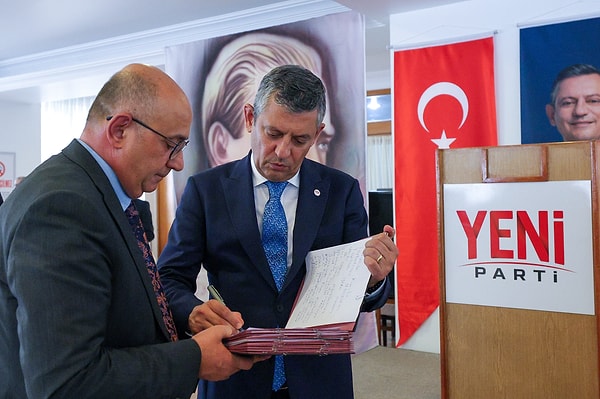"Bu yerleşim, partinin kusursuz şartlarda değil, bir krizden, ayrışmadan, tamir edilmesi gereken bir durumdan doğduğunu gösterir."