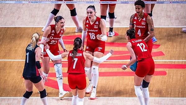 Yarı finalde ev sahibi Çin’i set vermeden 3-0 mağlup ederek göğsümüzü kabartan Ay-yıldızlılarımız, form grafiklerini Brezilya karşısında da sürdürmek istiyor.