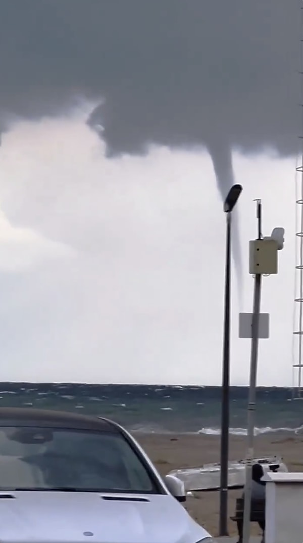 Bursa'nın Karacabey ilçesi, hafta sonu sıra dışı bir meteorolojik olaya sahne oldu.