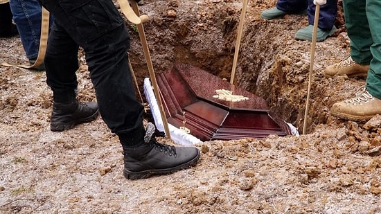 Man Stages His Own Funeral to Avoid Prison, Flees as Empty Coffin Is Buried